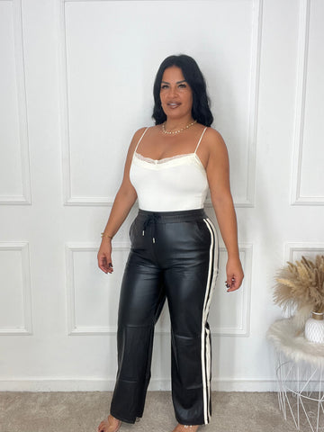 Pantalón polipiel raya