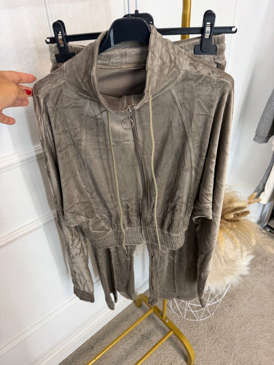 Chandal Regina (V108)