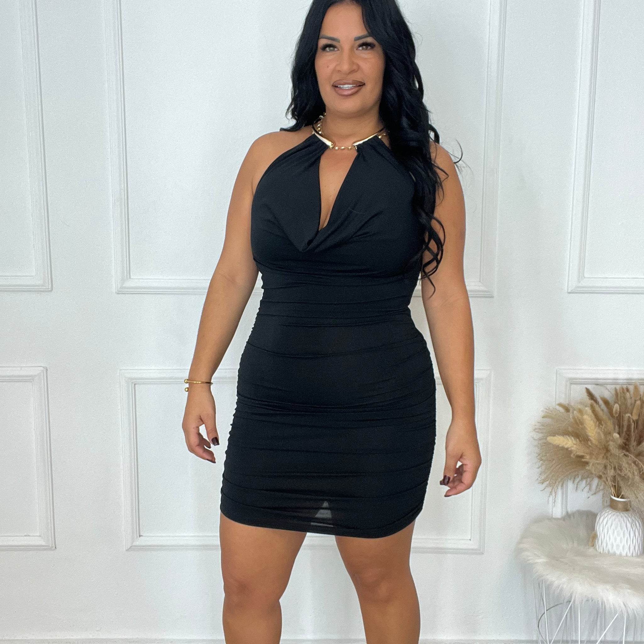 Vestido collar corto