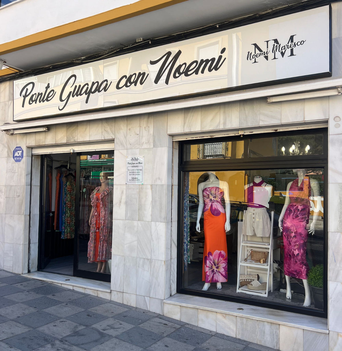 Fachada de Ponte Guapa con Noemí en Algeciras