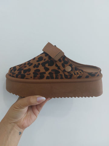 Clogs leo