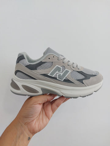 Tenis N gris